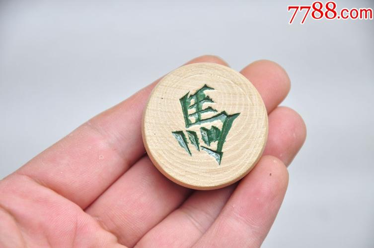 Nhóm thợ đang tác nghiệp trên độ cao trong gió lộng.